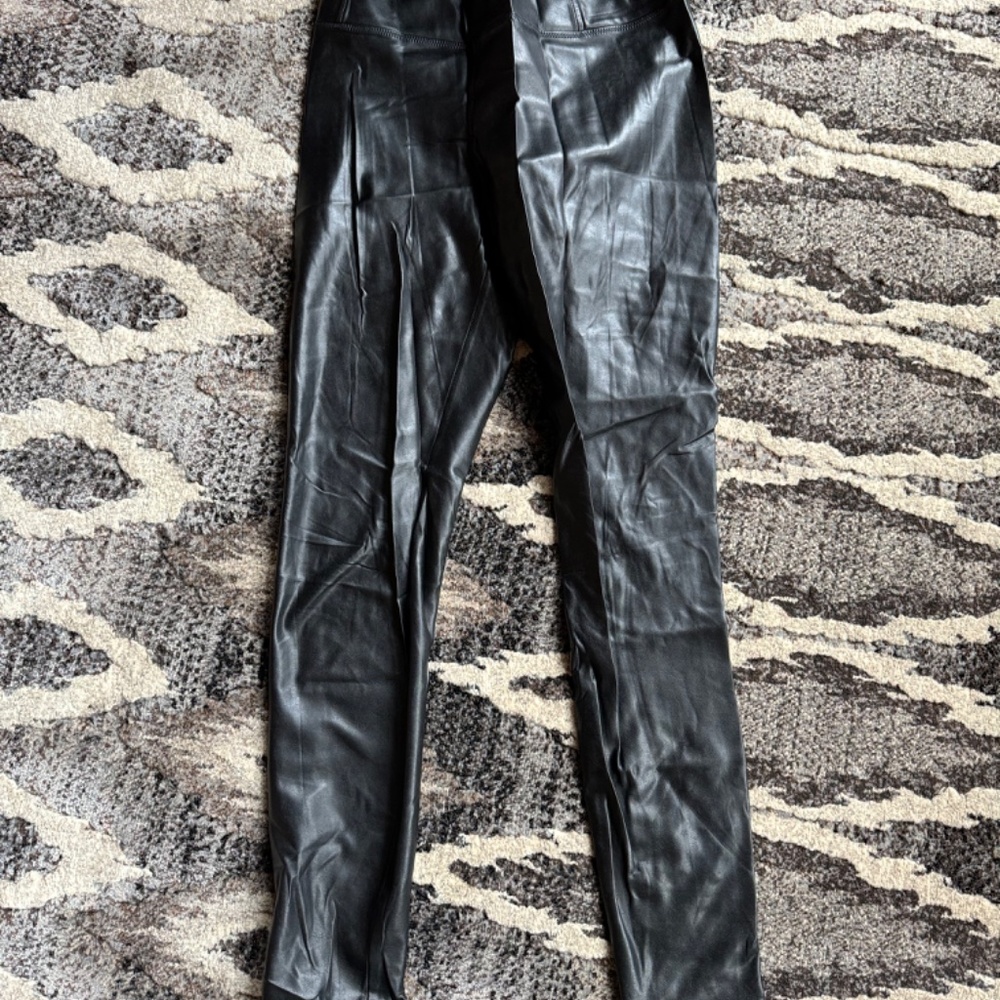 Aritzia Daria legging - Picture 3 of 3
